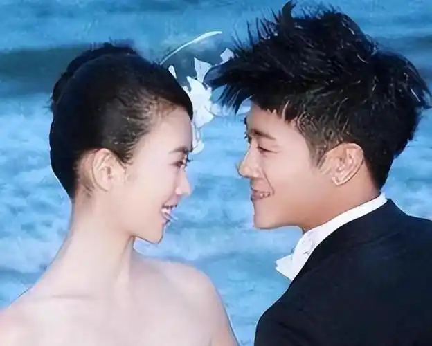 亲妈是导演,干妈是导演,20年都捧不红他,却在娶老婆改名后火了