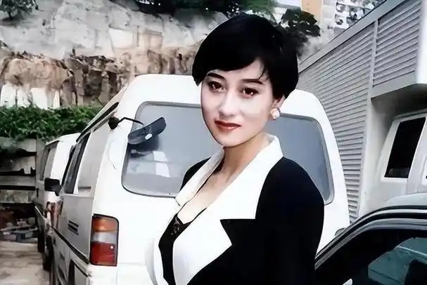 利智被李连杰独宠34年看似身在蜜罐甜蜜背后却是心酸