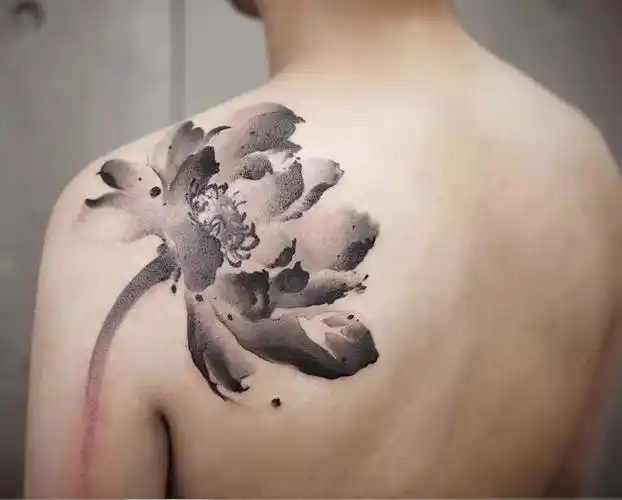 人体上的性感她将国画纹进肌肤专属中国风纹身不仅让数万人为此疯狂还