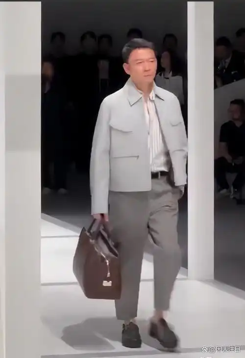 上海这一夜王阳歪嘴武大靖翘臀都输给了看秀的胡兵