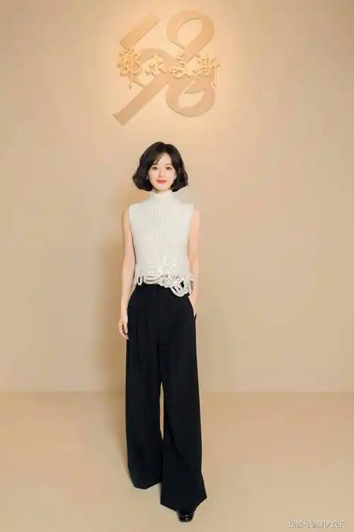 赵丽颖飞天奖后首秀惊艳!短发甜妹气场全开,甜中带飒,未来可期!