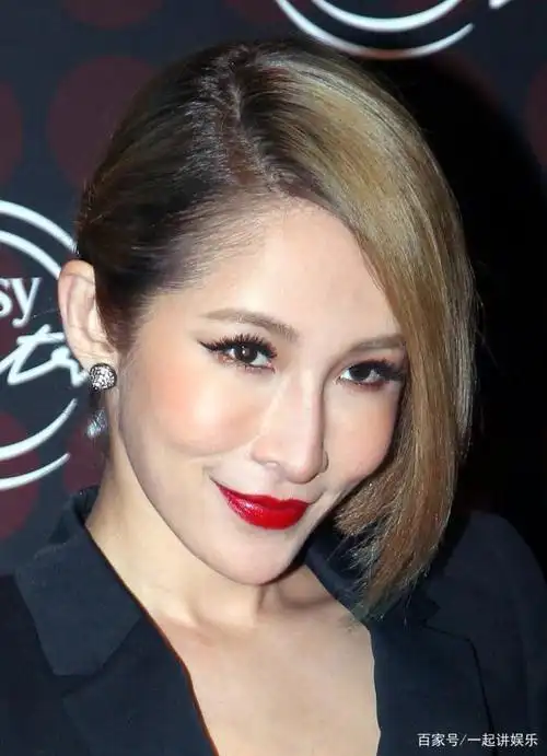 图十二是号称"鲜肉收割机"的萧亚轩,颜值真的"很抗打"!