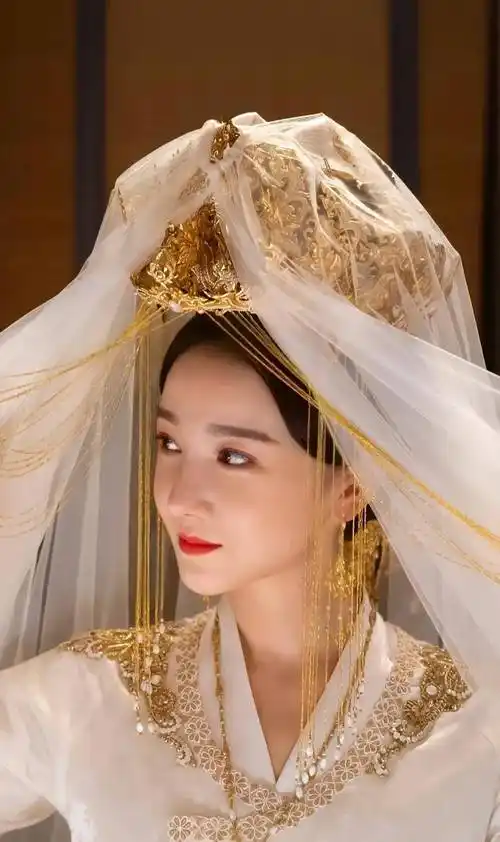 女明星的古装嫁衣(女明星古装嫁衣造型)