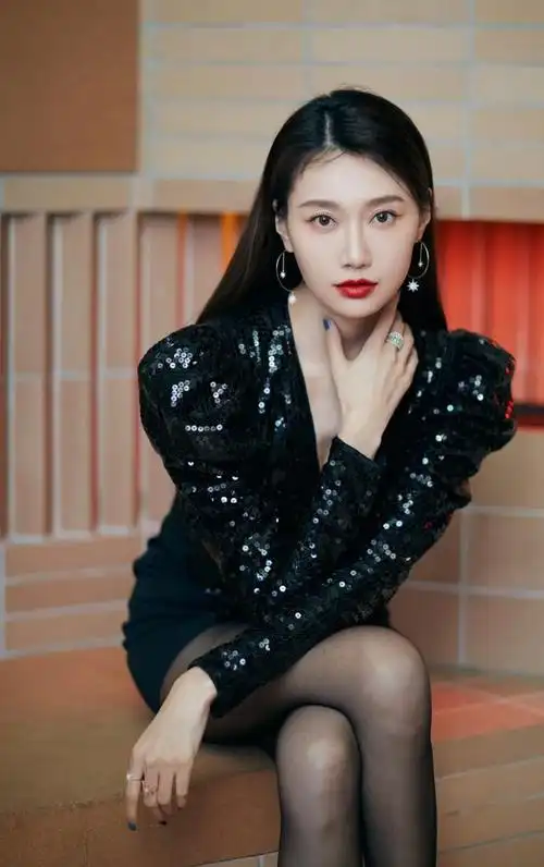 即使自身容貌和身材俱佳的女人,也需要找寻属于自己风格的服饰穿搭.