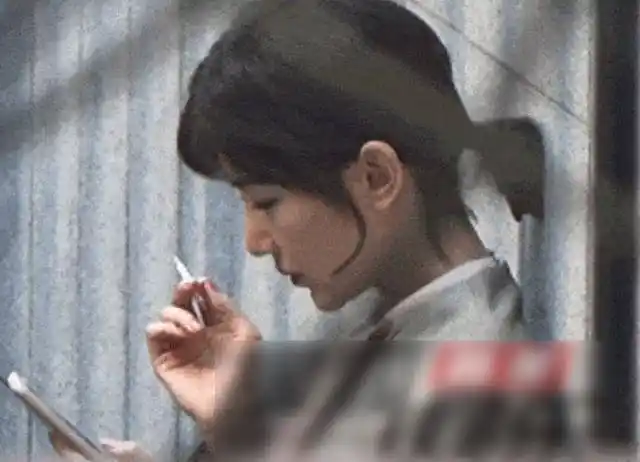 原创毛晓彤抽烟路透曝光细看她的动作细节私下是否抽烟一目了然