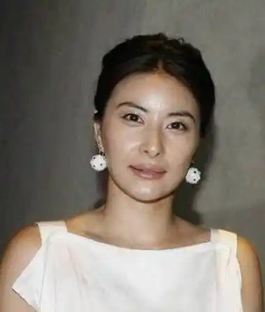 第一次看到郭晶晶儿子清晰正面照,表情萌,网友:父辈基因真强大_霍中曦