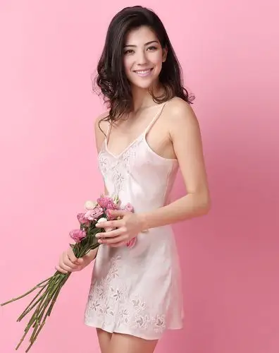 乐潘朵丝滑真丝刺绣蕾丝吊带睡裙