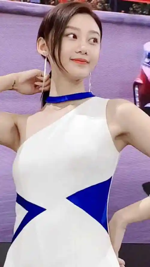 气质美女张芮尔