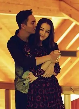 迪丽热巴隐藏太神秘,恋情终究被网友挖出,比起鹿晗他更适合