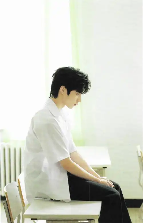 青年演员刘耀文##时代少年团楼间楼概念片上线