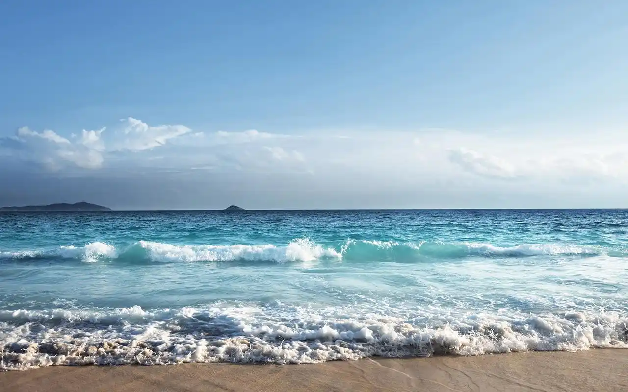 蓝色大海亮丽自然风光高清桌面壁纸