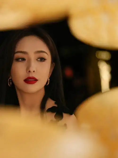 当40岁佟丽娅和33岁李沁站一起我明白了气质面前年龄不值一提