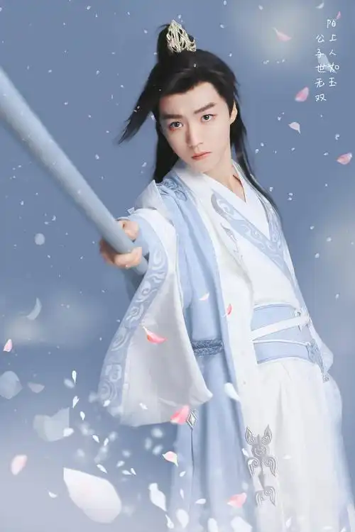 王俊凯古装照合集来袭,清冷矜贵的翩翩公子