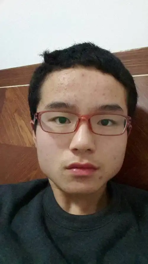 脸大,头大自然卷的男生适合什么发型?