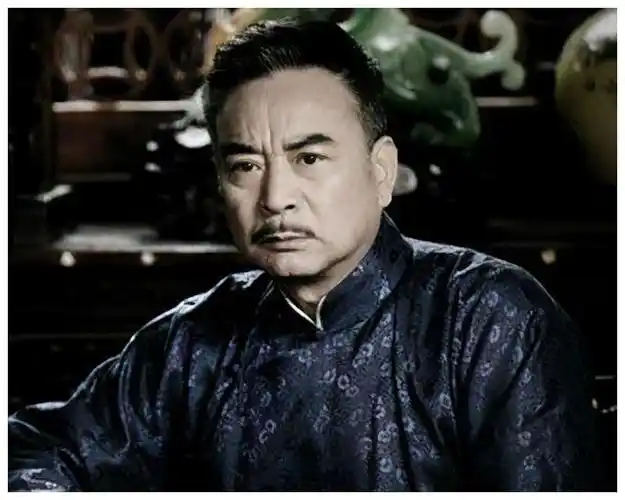 正文       他的第一任妻子也是总扮演中老年人的大陆演员刘芳,可惜