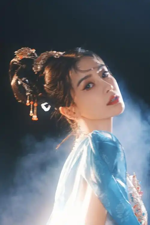 angelababy的这个敦煌舞女造型应该是她最美的时刻了吧