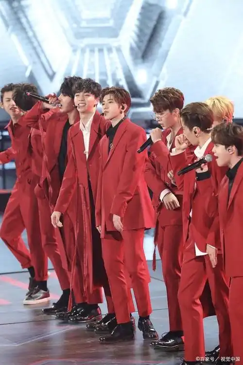 今日,内地娱乐圈传来了一连串的噩耗,多个知名男团女团宣布解散,其中