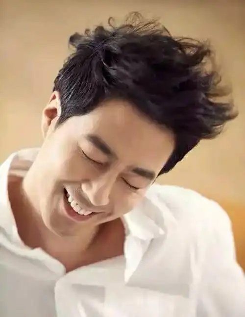 温和儒雅又痞帅痞帅的帅大叔 赵寅成