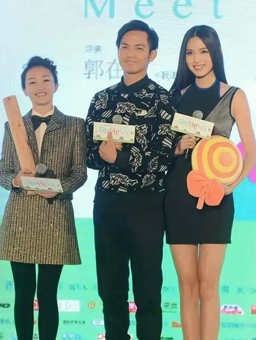 娱乐圈里多数明星的身高都不够真实,但钟汉良183的身高绝对真实