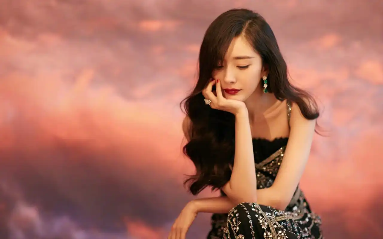 杨幂成熟性感写真图片桌面壁纸