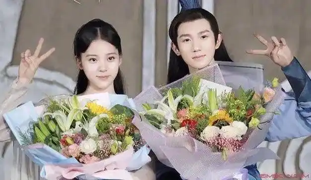 欧阳娜娜提前从伯克利毕业,王源何时归来引人忧,网友:路选错了|王俊凯