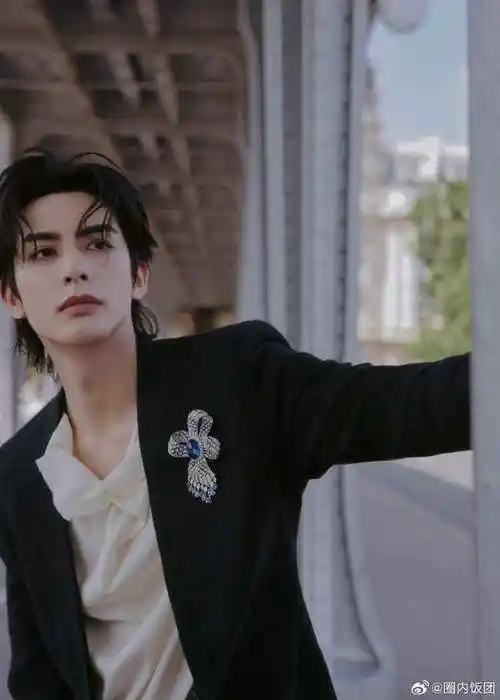 圈内爆料超话#真的很难忍住不看宋威龙#看路人小姐姐看宋威龙反应