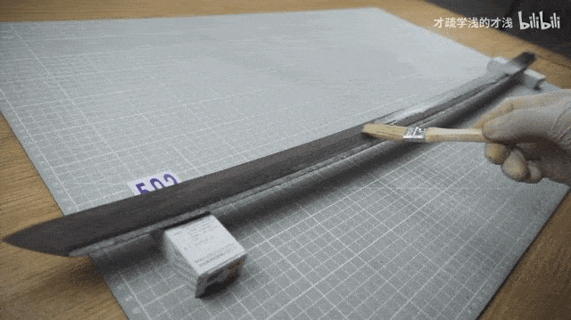 "才浅"用手工复刻"魔刀千刃"的过程此前,他曾经手工复刻过动画《刺客