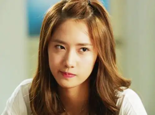 把刘海扎一个矮矮的小揪长得快还很可爱