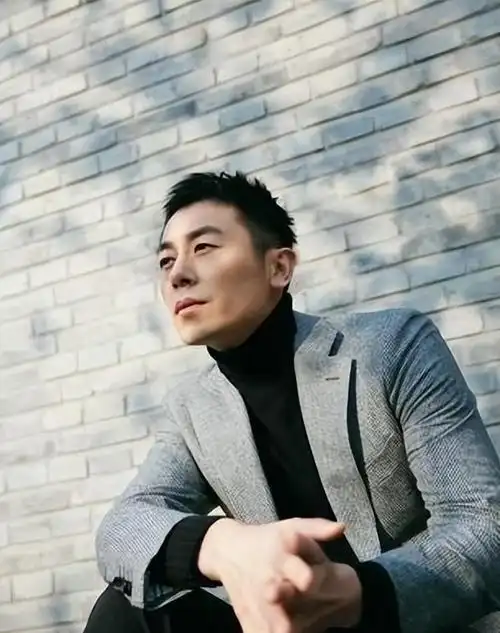 电视剧播完之后,朱亚文和黄轩的人气都大幅提升了.