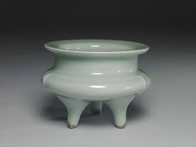 宋代龙泉窑青瓷珍品