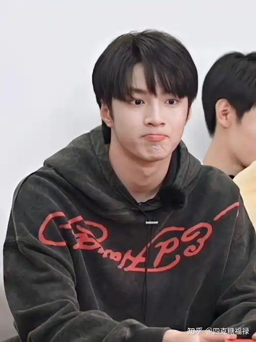 刘耀文有哪些惊艳到你的照片? - 知乎