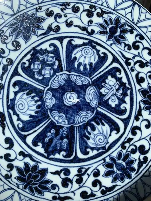 杂宝纹缠枝莲圆盘手绘仿元青花