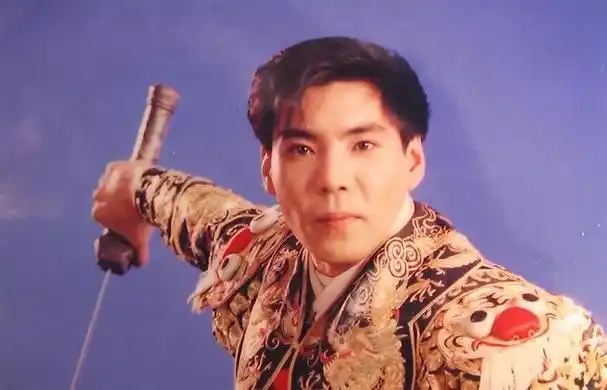 方舒:一婚嫁陈国星,二婚嫁"小鲜肉"被抛弃,今66岁苍老难辨