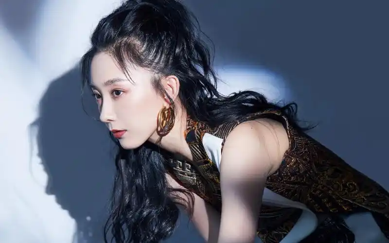 朱颜曼滋暗黑系写真桌面壁纸