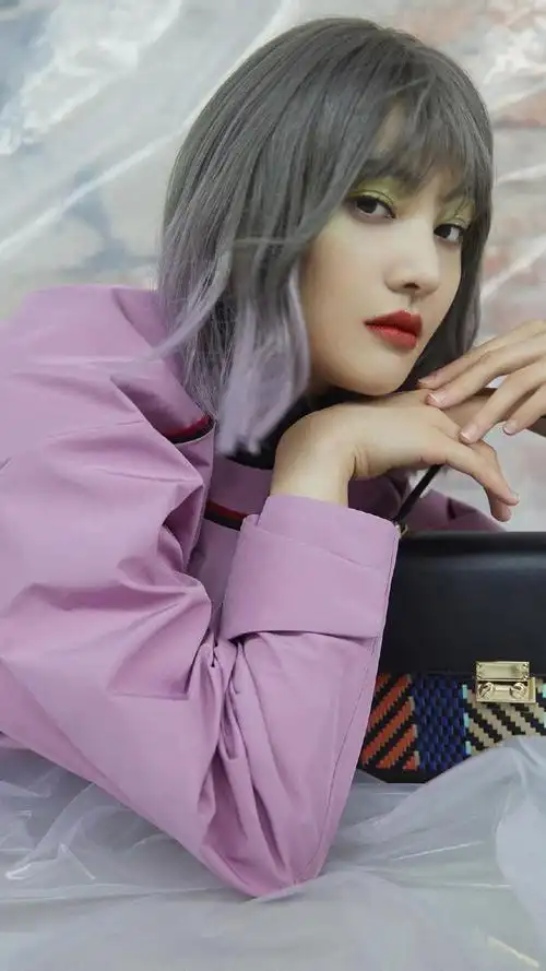 郑爽时尚短发写真图片手机壁纸