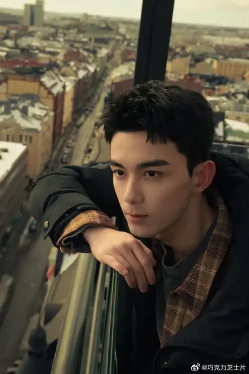 吴磊天台营业图##我跟吴磊拥吻只差一个天台