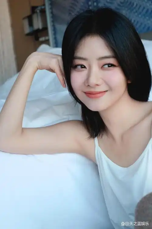 近日,一组谭松韵的最新美照在网络上曝光,引发热议.