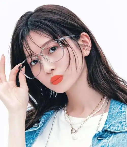 夏天戴眼镜凹造型,搭配公式太需要啦!|发型|墨镜|妆容_网易订阅