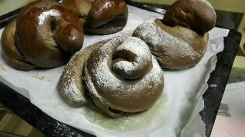 妈妈拉的屎,也是臭的,即使你很爱她