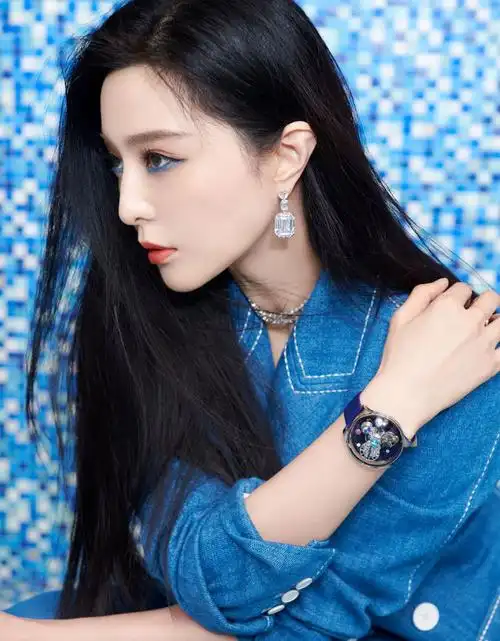 简介:范冰冰西服贝雷帽潇洒干练写真图片,分享一组范冰冰图片给大家