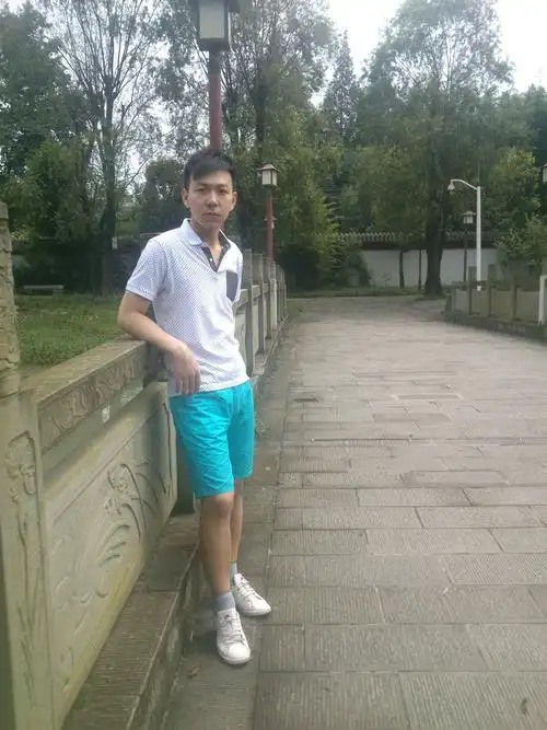 净身高只有176哎,我四川的长这么高不容易了,最好是女生回答哦!