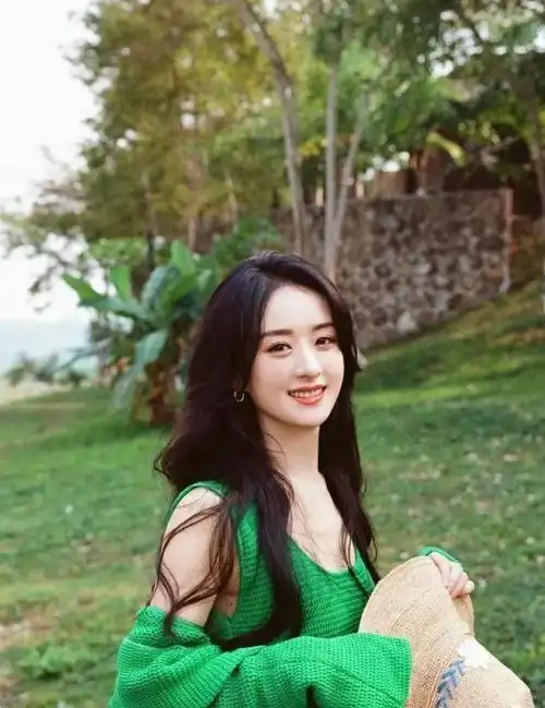 春季跟赵丽颖学针织穿搭,搭配简单但挺清新,年龄感都藏起来|裙装|毛衣