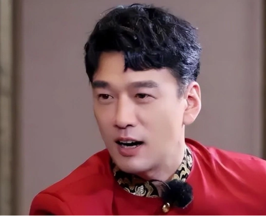 王耀庆以"霸道总裁"角色走红,却幽默风趣,行事风格反差大