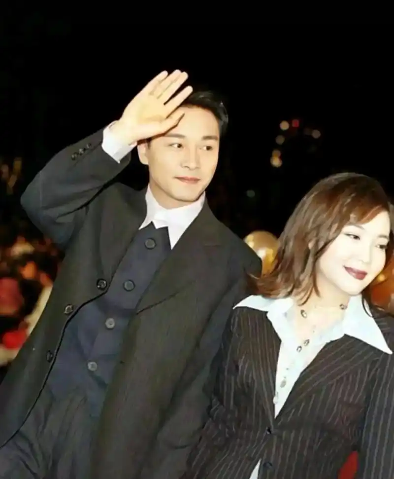 港台明星合影.1,张国荣,辛晓琪2,张曼玉,钟楚红3,郑 - 抖音