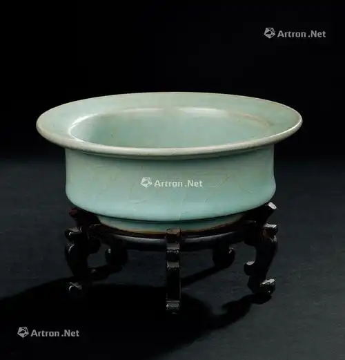 1785 宋代(960-1279) 龙泉窑折沿笔洗