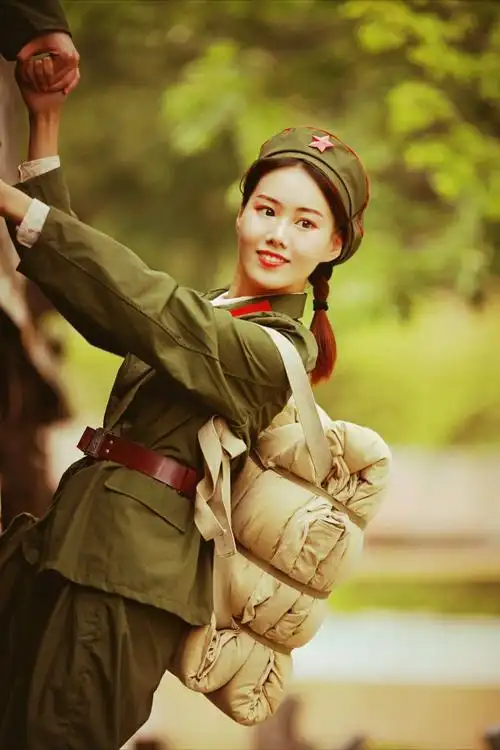 《芳华》一颗红星,两面红旗.