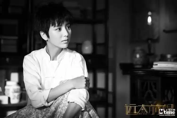 《远大前程》佟丽娅男装亮相英姿飒爽