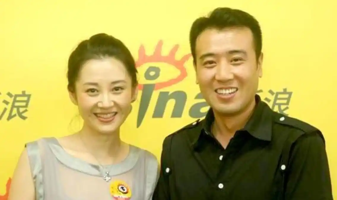 回顾大器晚成的于和伟多次与王丽坤传绯闻却与妻子恩爱如初