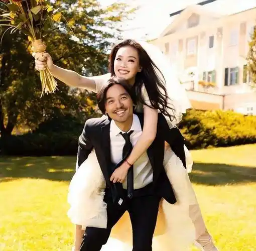 大花舒淇素颜健身,结婚8年没生娃,47岁皮肤紧致秀s曲线_冯德伦_孩子