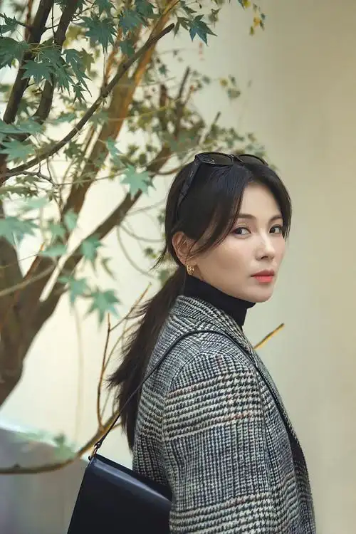 刘涛晒国庆假期随拍##刘涛秋意浓质感街拍